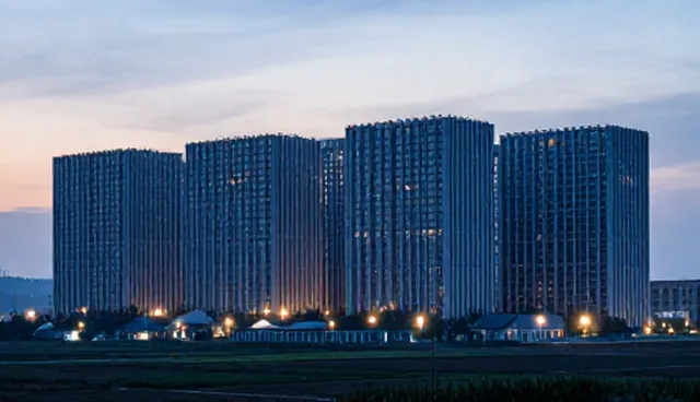 选择本地旅游服务时，团队接待应关注哪些关键点？